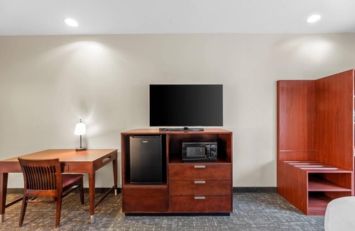 Starkville Hotel | Clarion Pointe Starkville near University