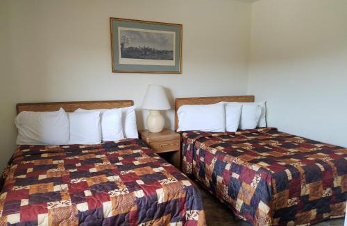 Town of Webb Hotel | Clark's Beach Motel