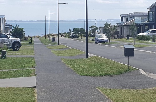 Clarks Beach Apartment | Clarks Beach Getaway. Modern 2-bed apartment, close to great golf course