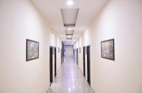 Bareilly Hotel | Clarks Collection Maanya