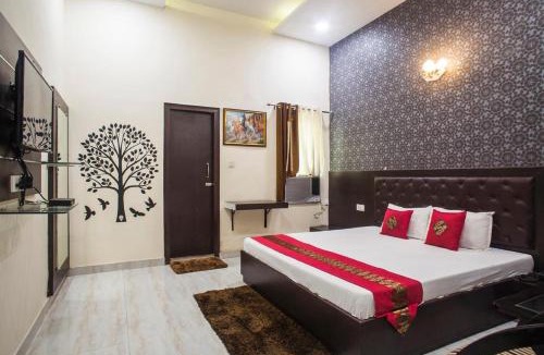 Bareilly Hotel | Clarks Collection Maanya
