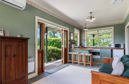 Acacia Bay House | Clarks Country Cottage – A Peaceful Rural Retreat
