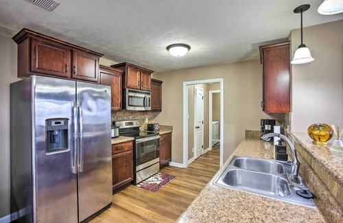 Oak Grove House | Clarksville Getaway Near Golfing & Breweries!