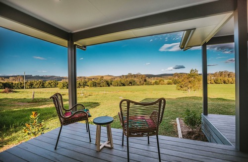 Clarence Town Cottage | Clarrie's Green Farm Stay - Caldwell Cottage