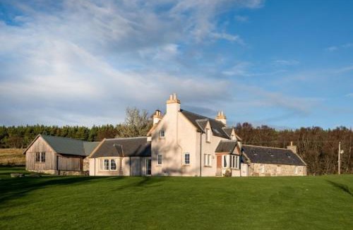 Grantown-on-Spey House | Clashindeugle Farmhouse & Annex
