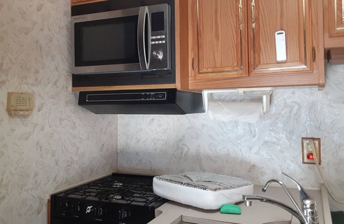 Alton House | Class A RV, 30', Gas Engine, HVAC, Generator, Fridg and Stove, Coffee Maker.