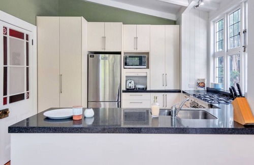 Ponsonby House | Classic Villa Retreat - Steps To Ponsonby Rd