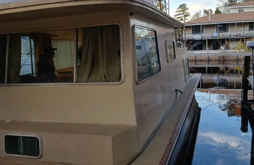 Springfield Boat Rental | Classic 2-bedroom , cabin yacht ,house boat ,in the bayou Springfield La