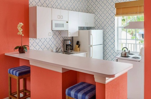 Marco Island Hotel | Classic 2BR Suite at Olde Marco Inn w/Kitchen + Spacious Living Area
