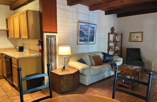 Tanque Verde Cabin | CLASSIC ADOBE ON 10.5 ACRE GUEST RANCH! Sleeps 4! Pool, Full Kitchen! BBQ!