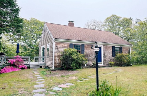 West Chatham Cottage | Classic, airy Chatham cottage minutes from beach