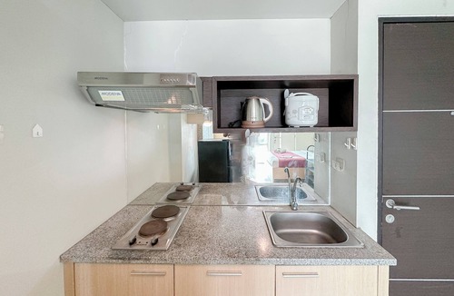 Siwalankerto Apartment | Classic And Compact Studio At The Square Surabaya Apartment
