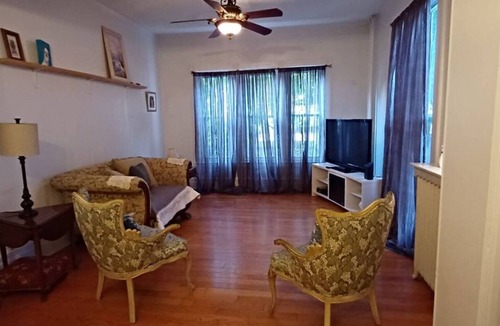 Frankford Apartment | Classic and spacious beauty