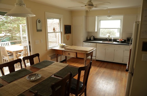 North Haven House | Classic Beach Cape Minutes from Local Beaches and Sag Harbor Village