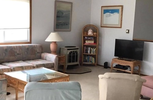 Barnegat Light House | CLASSIC BEACH HOME with HOT TUB!