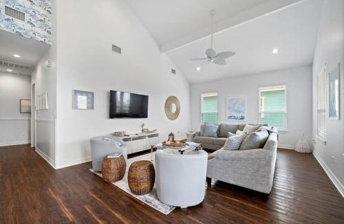Surfside Beach House | Classic Beach Home Near Beach and Pier with Huge Deck