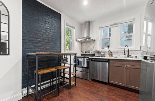 Fort Wayne Apartment | Classic Brick Apartment | Convenient Parking