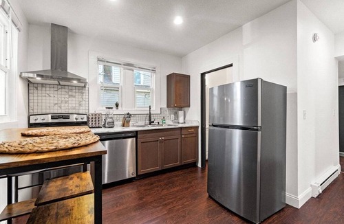Fort Wayne Apartment | Classic Brick Apartment | Convenient Parking