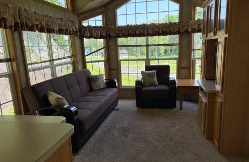 Hammond House | Classic Camper on Black Lake