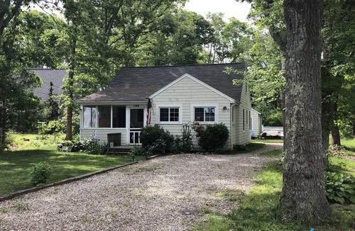 East Falmouth Cottage | Classic Cape Cod Cottage with Association Beach rights to 2 Jenkins Pond beaches