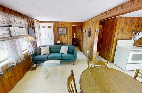 North Eastham Cottage | Classic Capecod cottage over the dune walk to bay beach