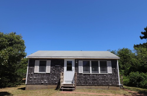 North Eastham Cottage | Classic Capecod cottage over the dune walk to bay beach