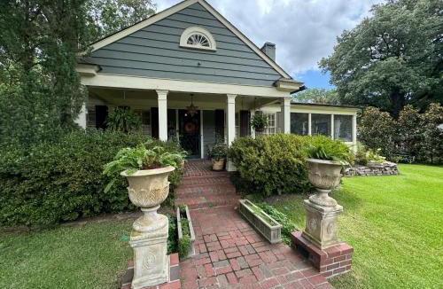 University District Villa | Classic Central Memphis Four Bedroom Home