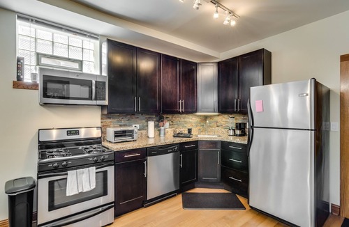 Bucktown Apartment | Classic Chicago with a Twist - Recently Renovated and PET FRIENDLY! by AllSet Turnover