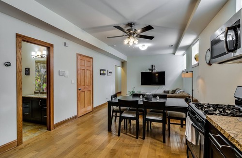 Bucktown Apartment | Classic Chicago with a Twist - Recently Renovated and PET FRIENDLY! by AllSet Turnover
