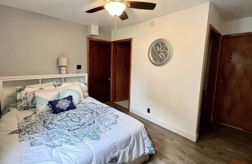 Conneaut Lakeshore Cottage | Classic Conneaut Cottage