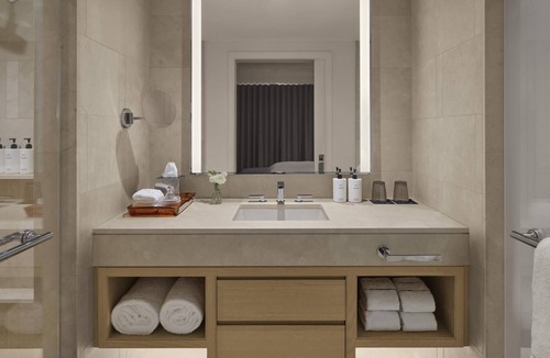 Back Bay East Hotel | Classic Corner Park View Suite At The Newbury Boston!
