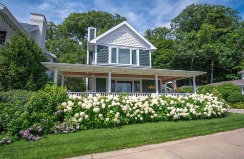Harbor Springs House | Classic cottage in downtown Harbor Springs