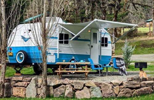 Idleyld Park House | Classic & Cute 1950's Inspired Retro Camper, Idleyld Park, OR
