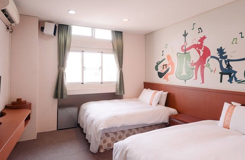 Wufeng District Hotel | Classic Delight