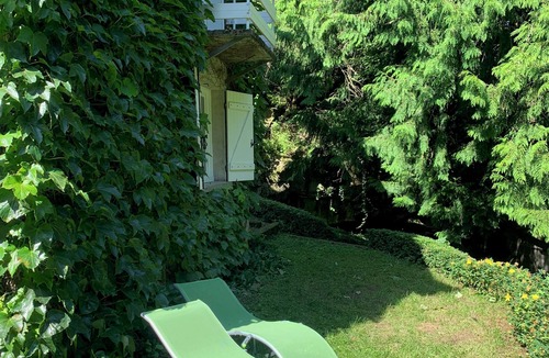 Royat House | CLASSIC DRIVER HOME 2, vintage cottage in the heart of nature
