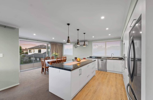 Mount Maunganui House | Classic Escape Convenient Mount location