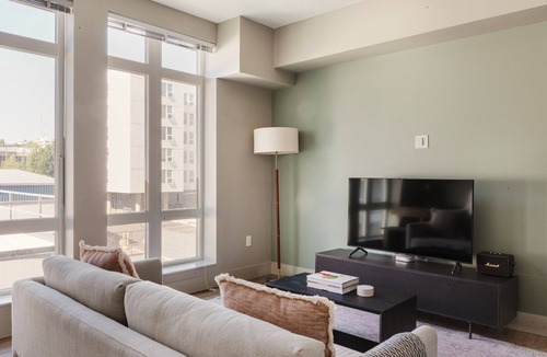 Squire Park Apartment | Classic First Hill Jr 1BR w/Gym, BBQ & Game Room, by Blueground