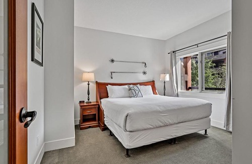 Canmore Apartment | Classic Hideaway Elegant 2BD 2BTH