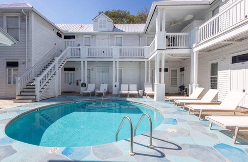 Historic Seaport Hotel | Classic King Balcony at the James House