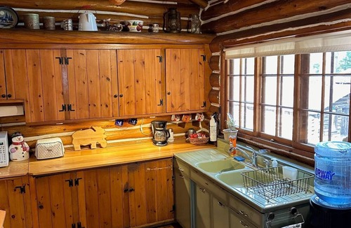 Republic House | Classic Lodge on Private Lake