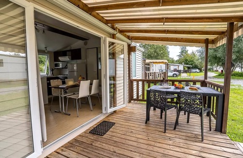 Champagney House | Classic Mobile Home - 2 Bedrooms, Sleeps 4