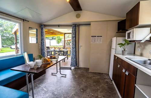 Champagney House | Classic Mobile Home - 3 Bedrooms, Sleeps 6