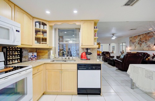 Fort Lauderdale House | Classic Modern 3-Bedroom Oasis