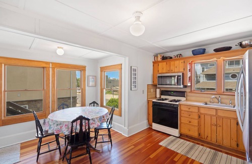 Mantoloking House | Classic Oceanfront 5-bedroom home, steps to the beach in South Mantoloking