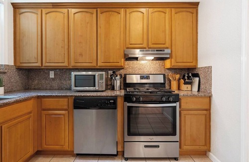 Richmond District Apartment | Classic Richmond Flat with 1BR/1BA Comfort Near Golden Gate Park, Lincoln Park & Dining Corridors