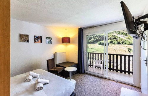 Eaux-Bonnes Hotel | Classic Room 2 Adults with balcony