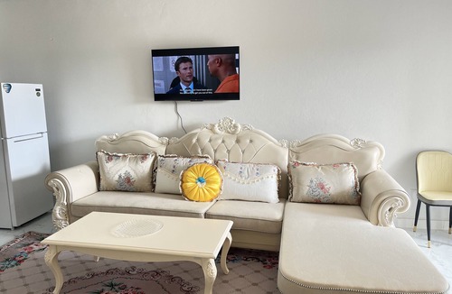 Venetian Road Settlement Apartment | Classic Studio in Venetian Road