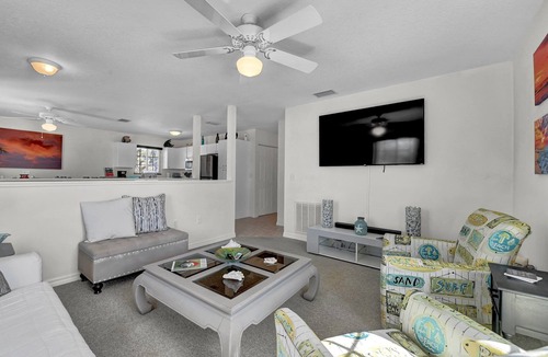 Cortez House | Classic Surf Lodge with Beach Supplies, Walk to Beach & Marina, Near IMG Academy