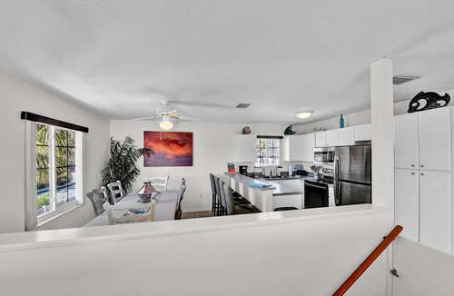 Cortez House | Classic Surf Lodge with Beach Supplies, Walk to Beach & Marina, Near IMG Academy