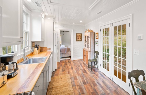 Batesville Cottage | Classic Virginia Cottage, 10 min to UVA and Vineyards